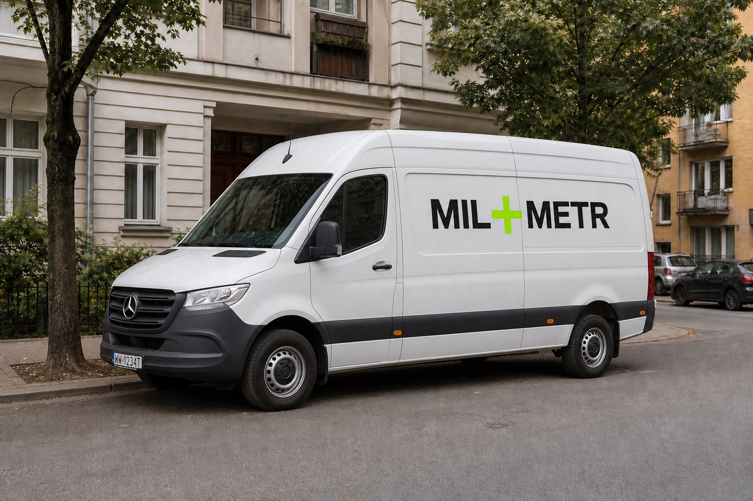 Biały Mercedes Sprinter ekipy MILIMETR zaparkowany na warszawskiej ulicy przed bezpłatnym obmiarem